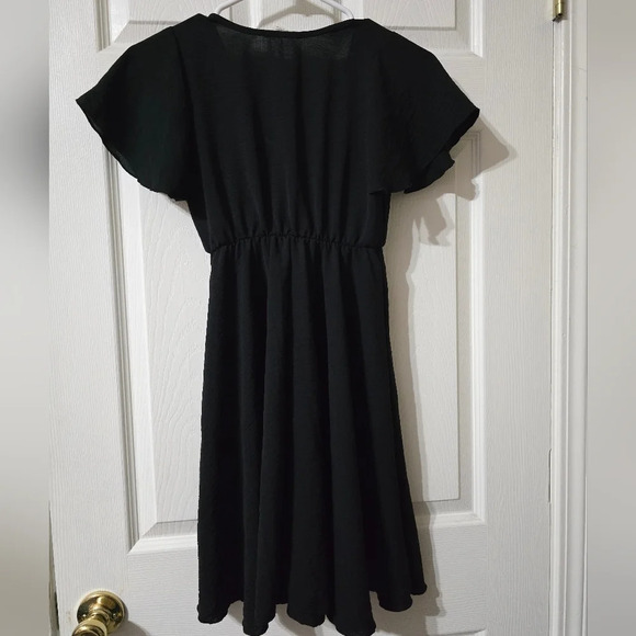 See You Monday Tie Front Flutter Sleeve Flowy Mini Dress, Stretchy Bust, EUC! - Picture 3 of 7